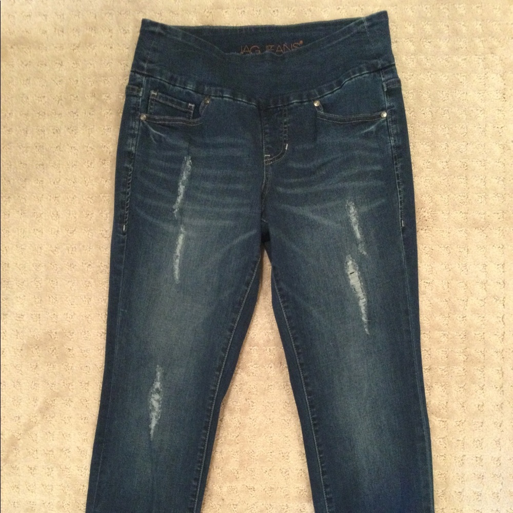JAG distressed capris